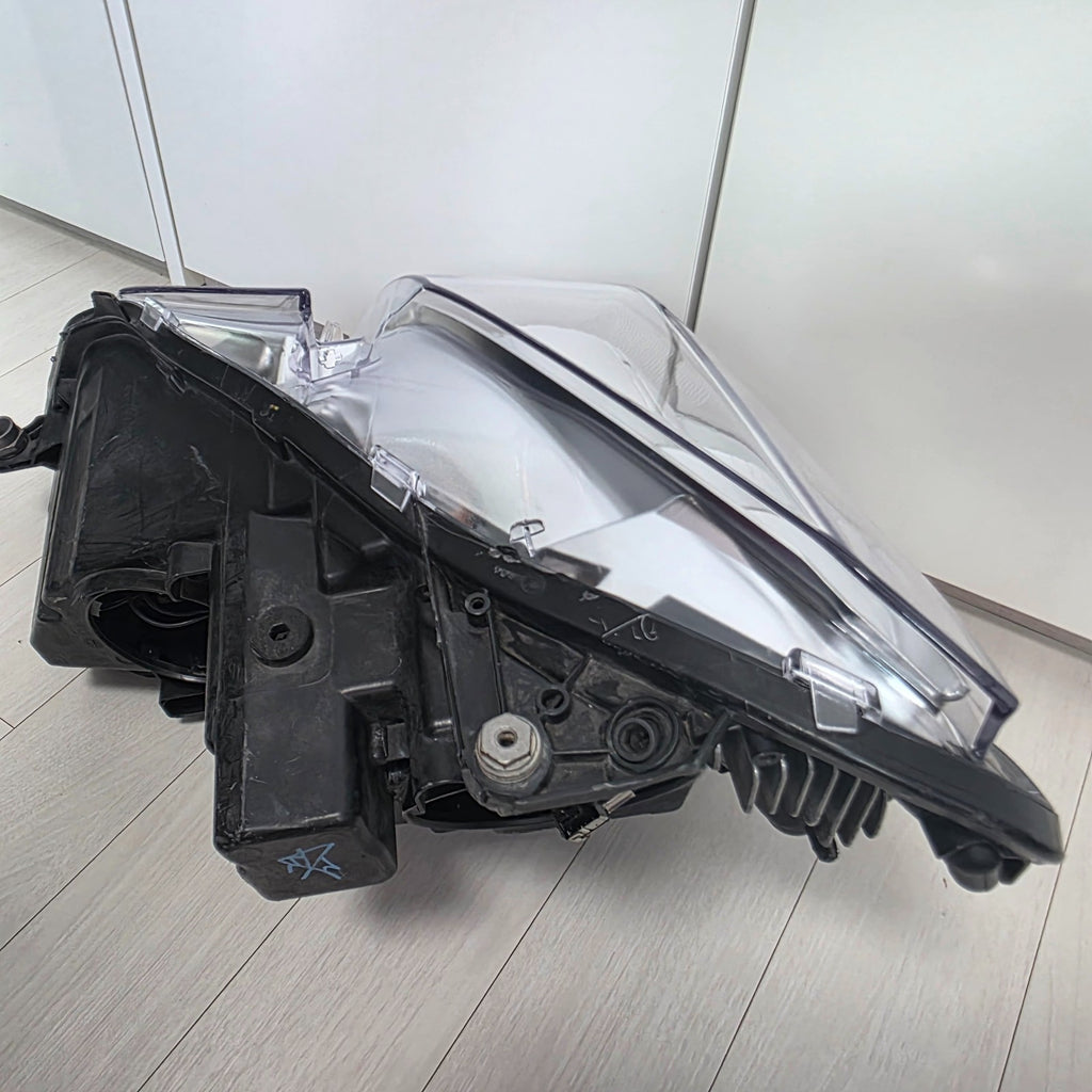 Mercedes-Benz W207 E200 E260 HID Xenon RIGHT headlight OEM GENUINE A2078200259