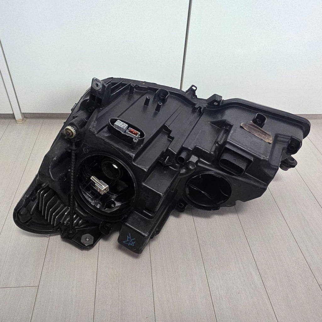 Mercedes-Benz W207 E200 E260 HID Xenon RIGHT headlight OEM GENUINE A2078200259