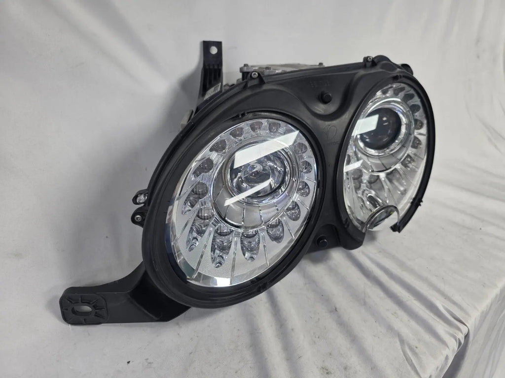 This image shows the left-side headlight for the 2014–2019 Bentley Flying Spur, featuring OEM genuine quality with part number 4W1941015H. This used original headlamp is in excellent condition, offering premium illumination, elegant design, and a precise fit for Bentley’s high-end luxury sedan